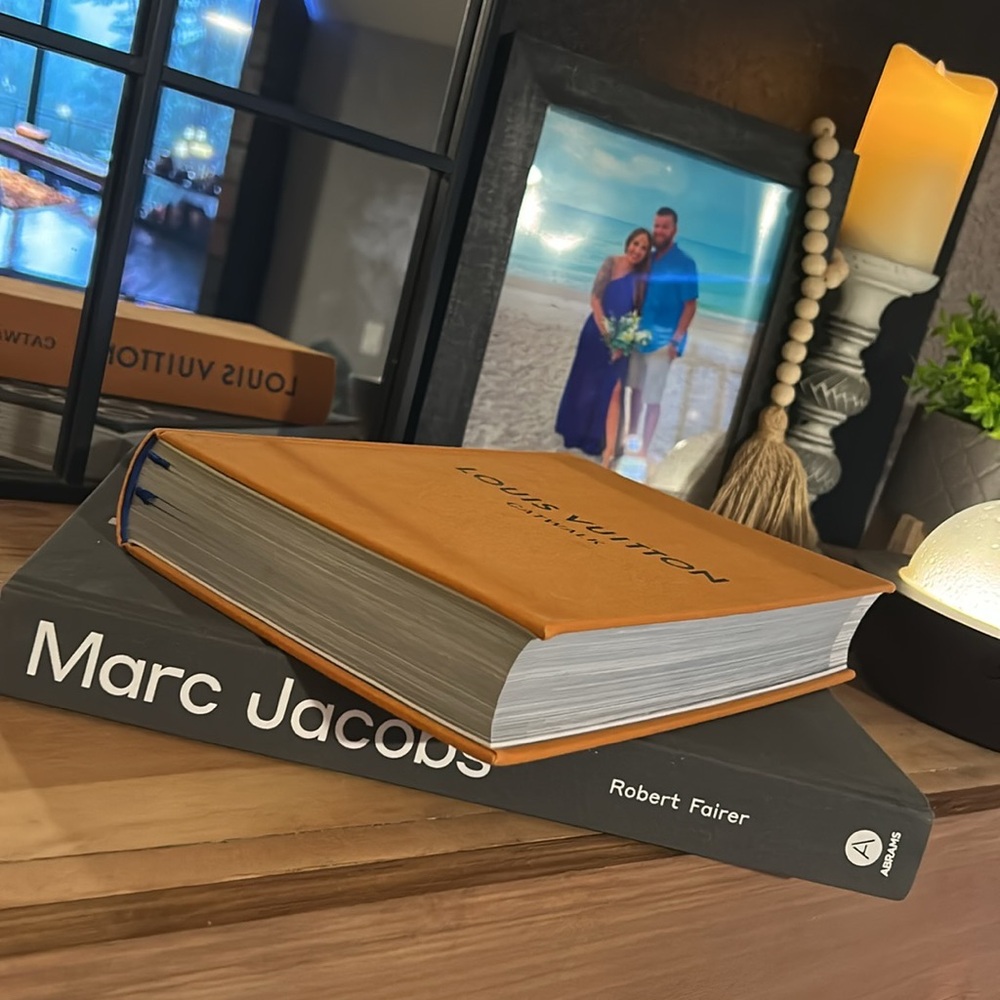 🧡Louis Vuitton•Catwalk•Coffee Table Book🧡 - Picture 6 of 11